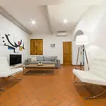 Santa Maria Novella 6 sleeps near the central station